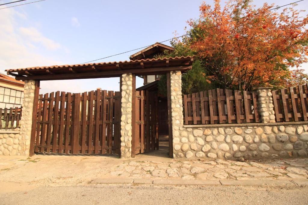 Дома для отпуска Guest House Gradina Баня